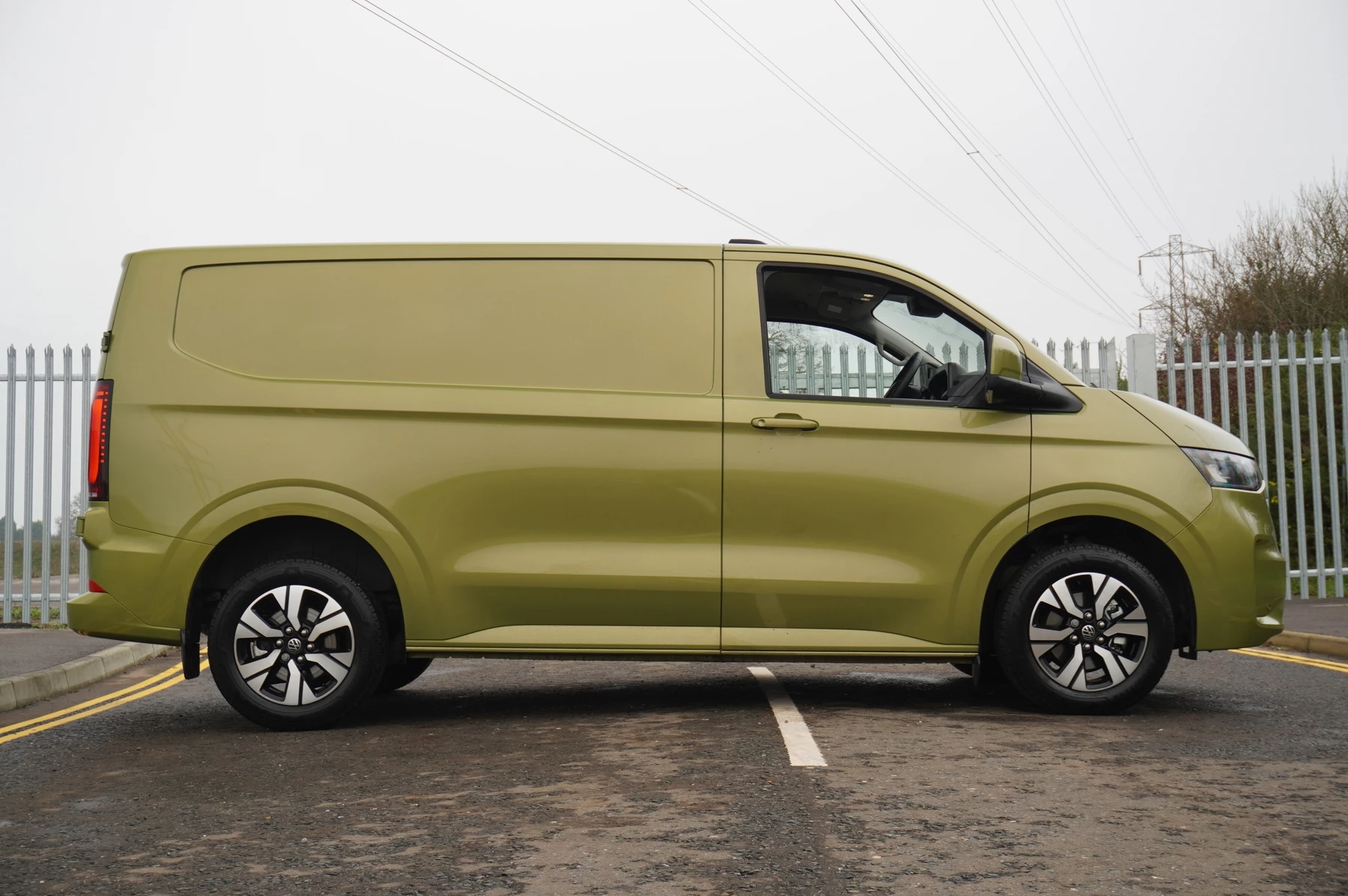 Volkswagen-Transporter-image-3
