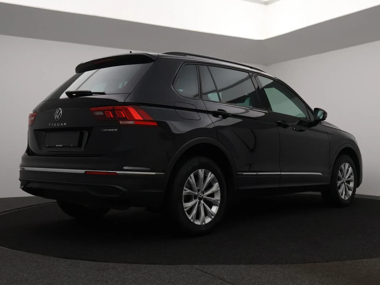 Volkswagen-Tiguan-image-1