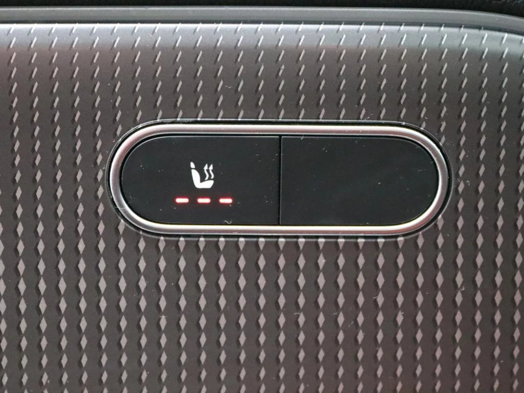 Mercedes-Benz-GLA-image-7