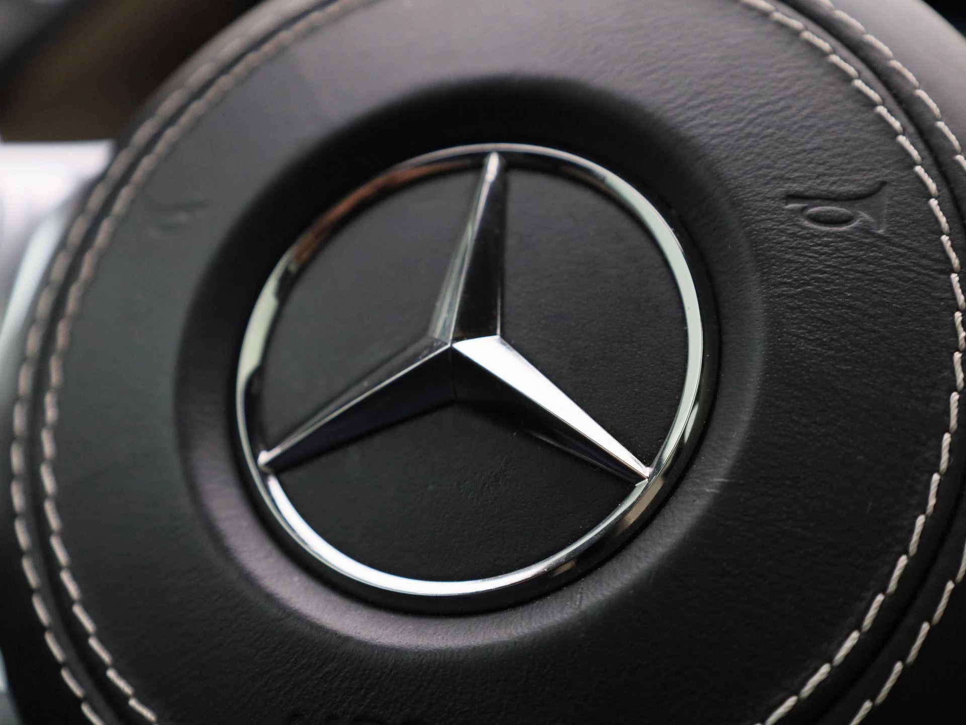 Mercedes-Benz-S-Klasse-image-38