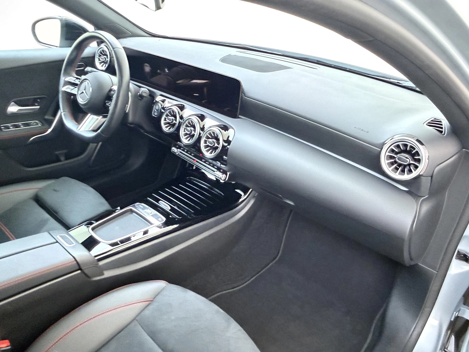 Mercedes-Benz-A-Klasse-image-4