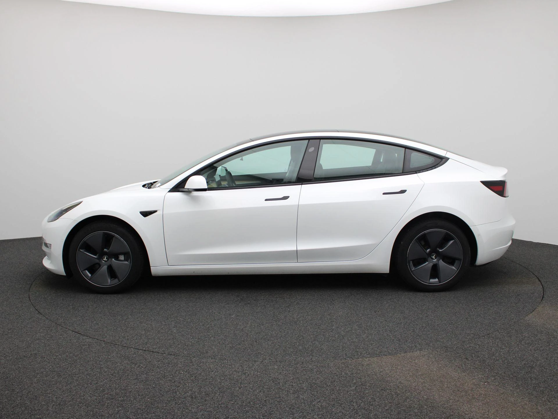 Tesla-Model 3-image-3