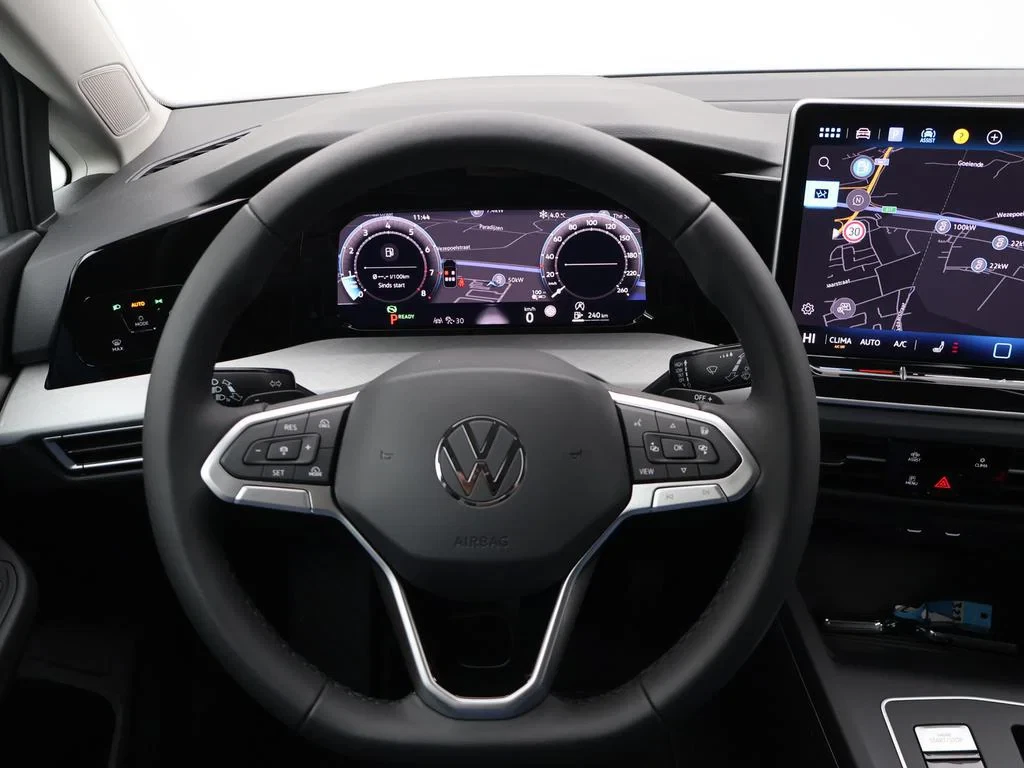 Volkswagen-Golf-image-19