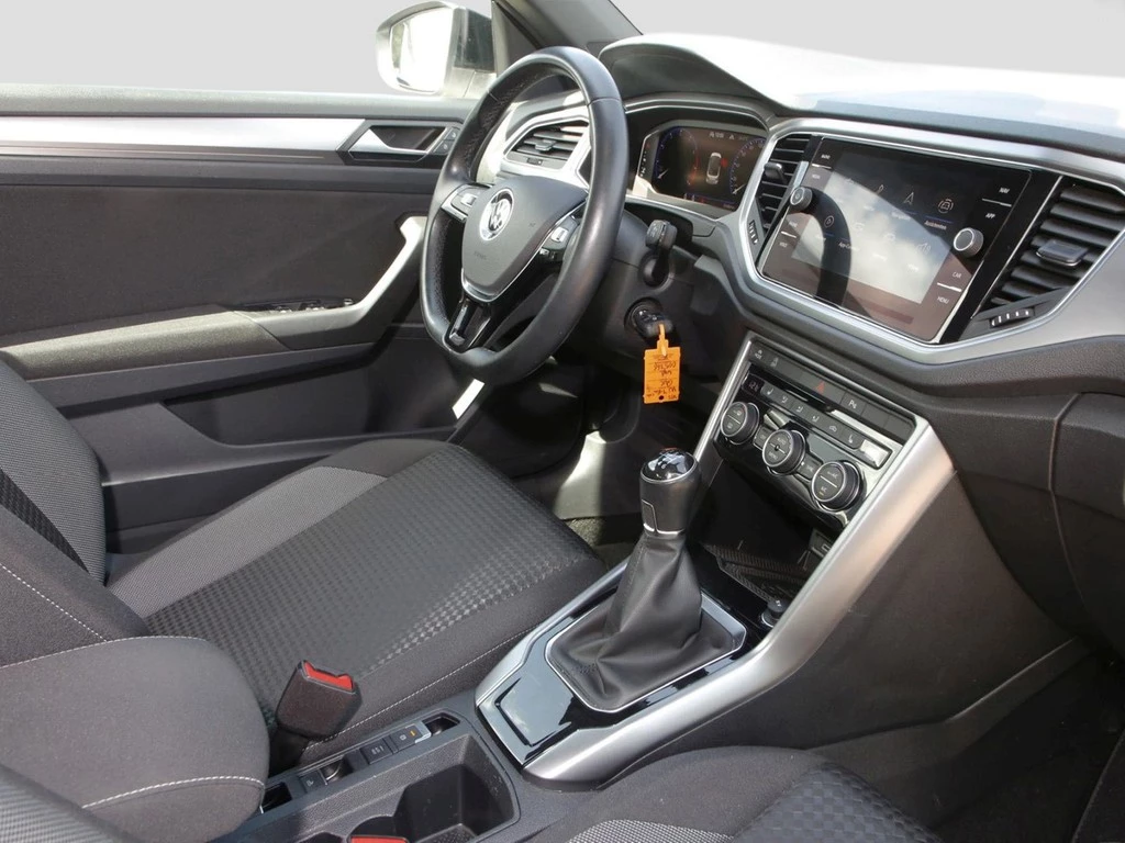 Volkswagen-T-Roc-image-10