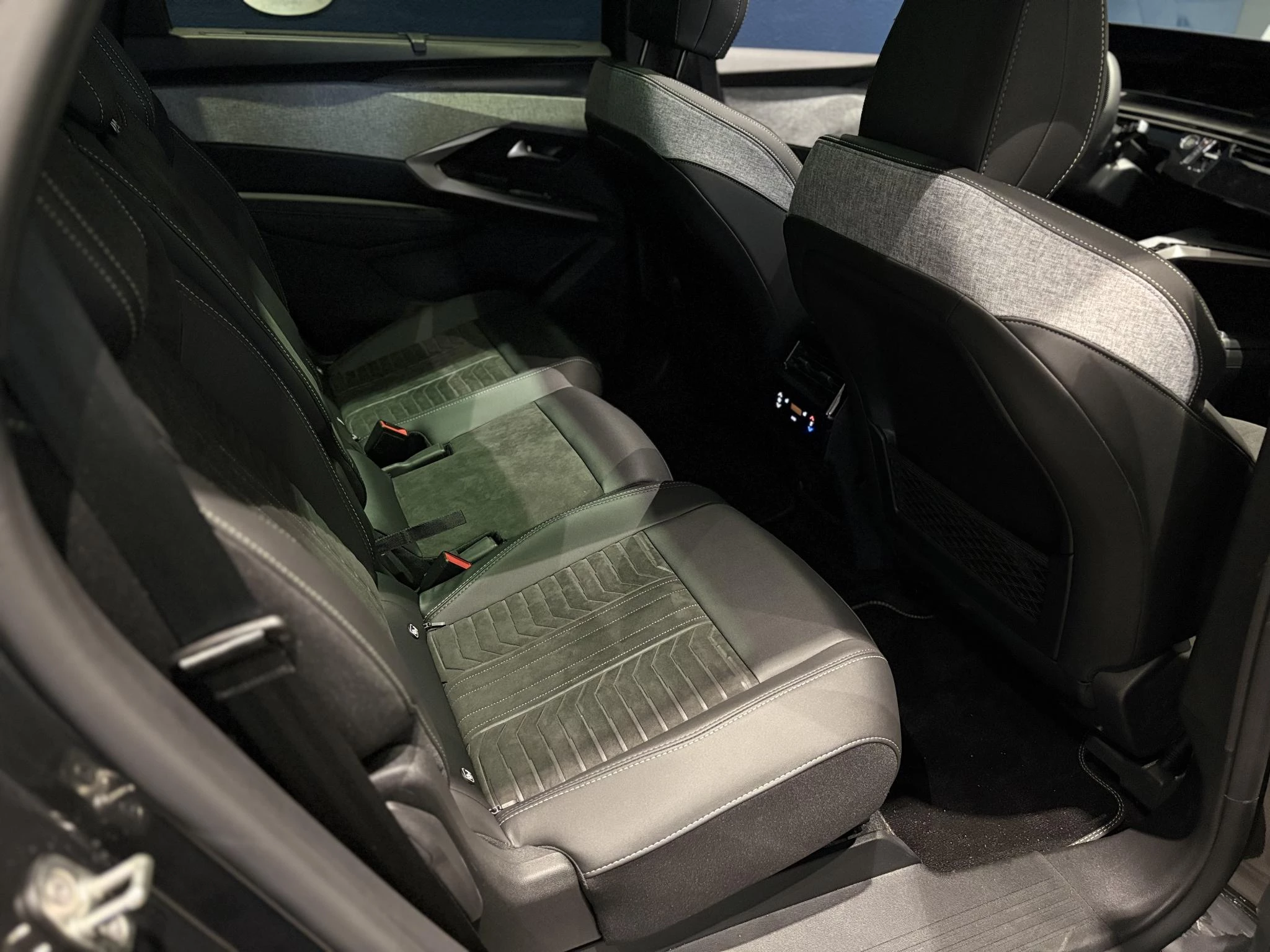 Peugeot-e-5008-image-17