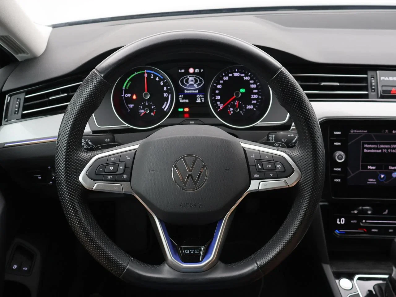 Volkswagen-Passat-image-12