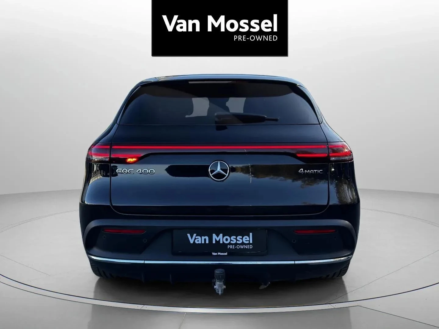 Mercedes-Benz-EQC-image-5