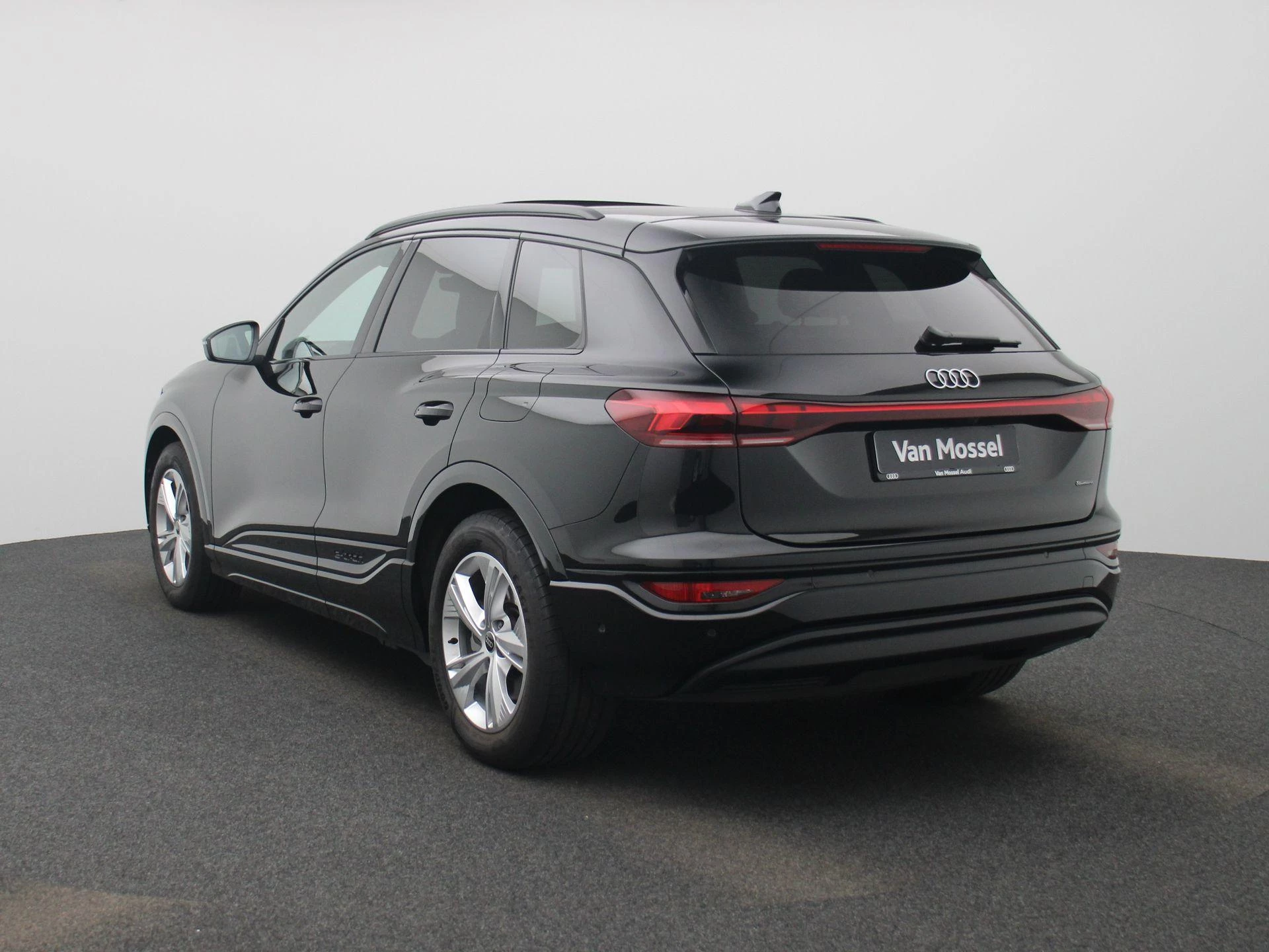 Audi-Q6 e-tron-image-1