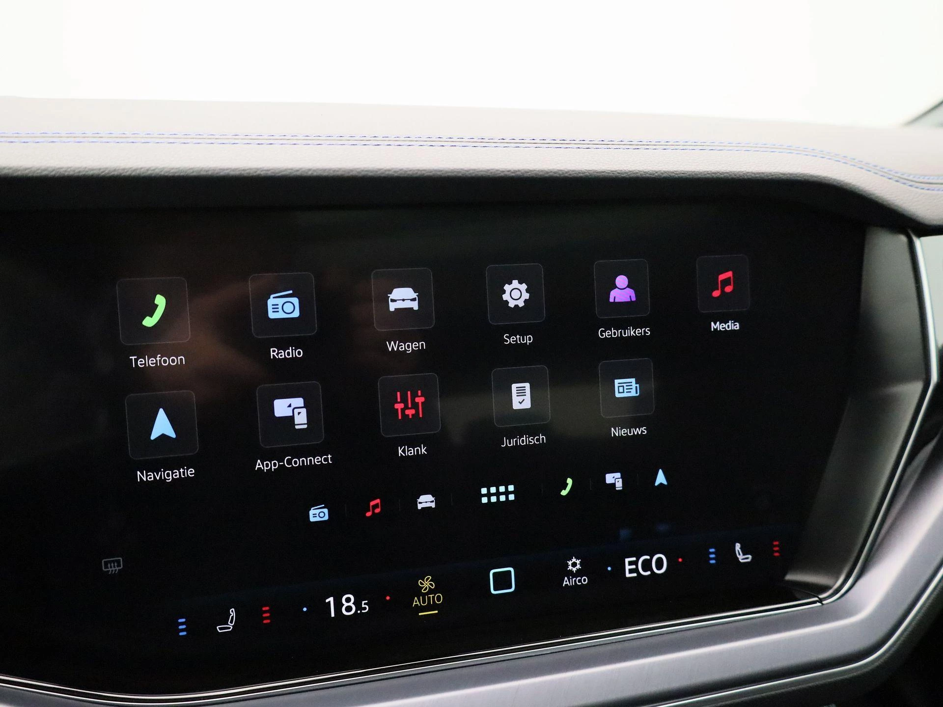 Volkswagen-Touareg-image-17