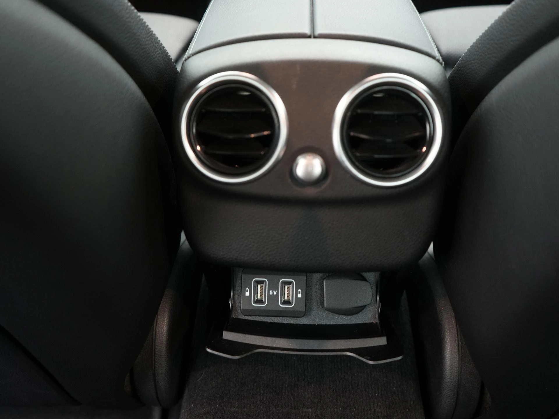 Mercedes-Benz-C-Klasse-image-8