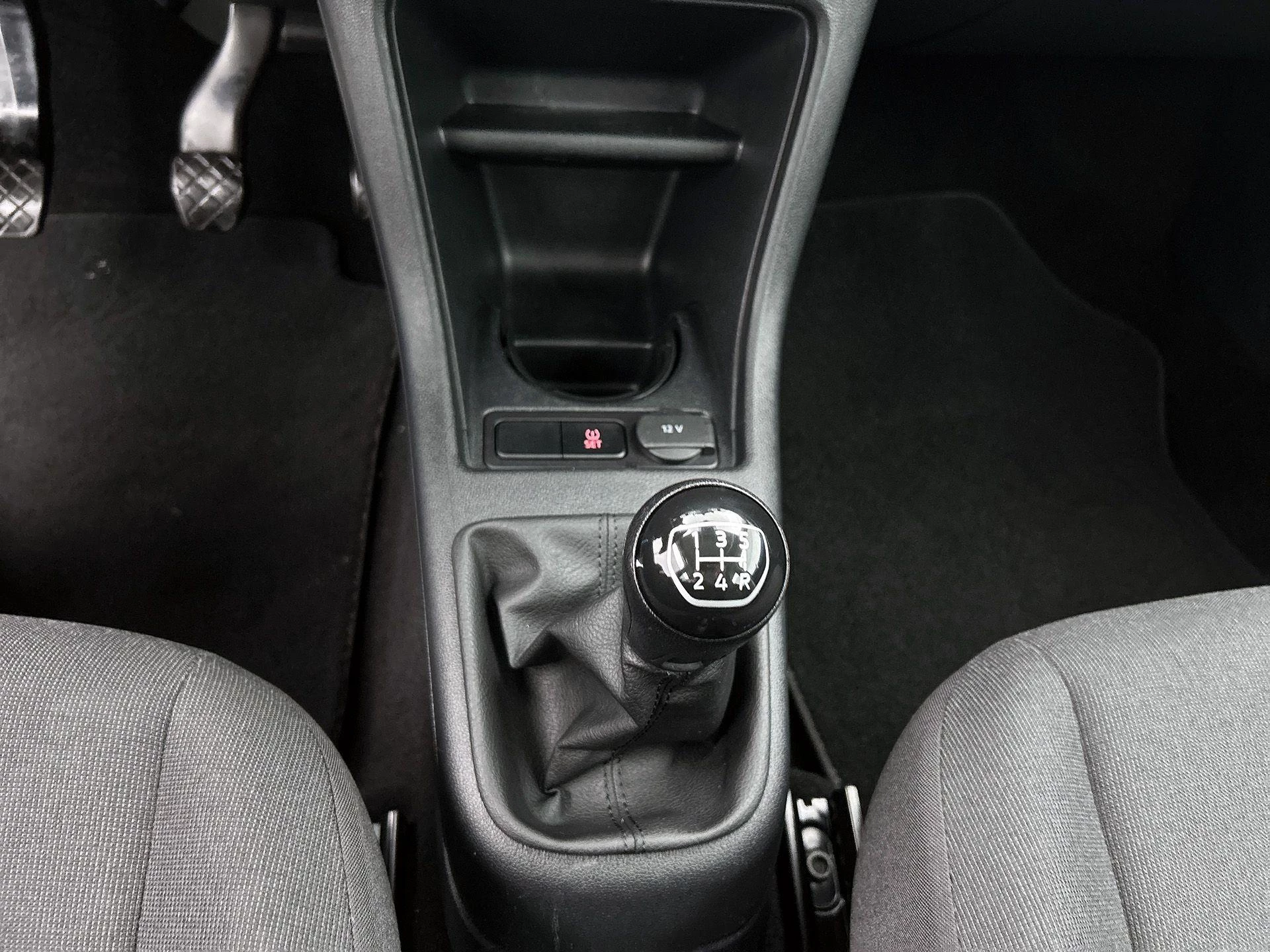 Volkswagen-up!-image-8