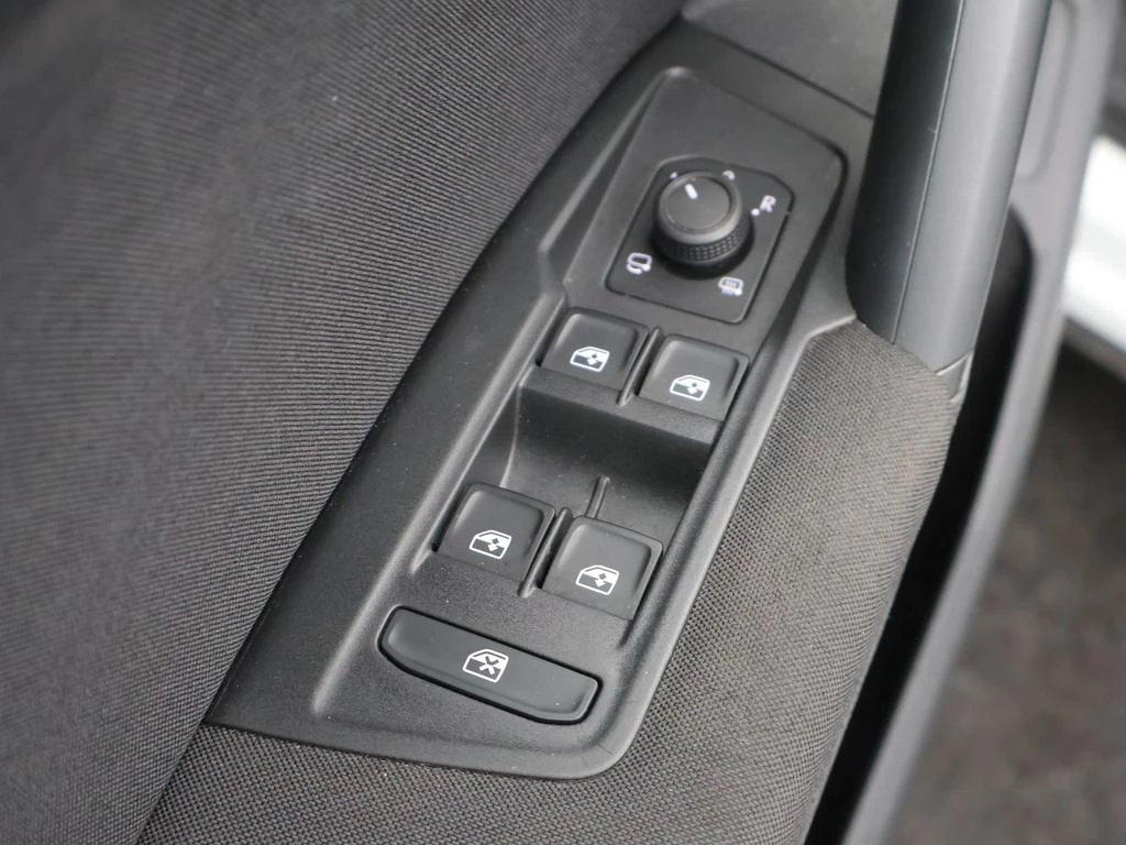 Volkswagen-Tiguan-image-21