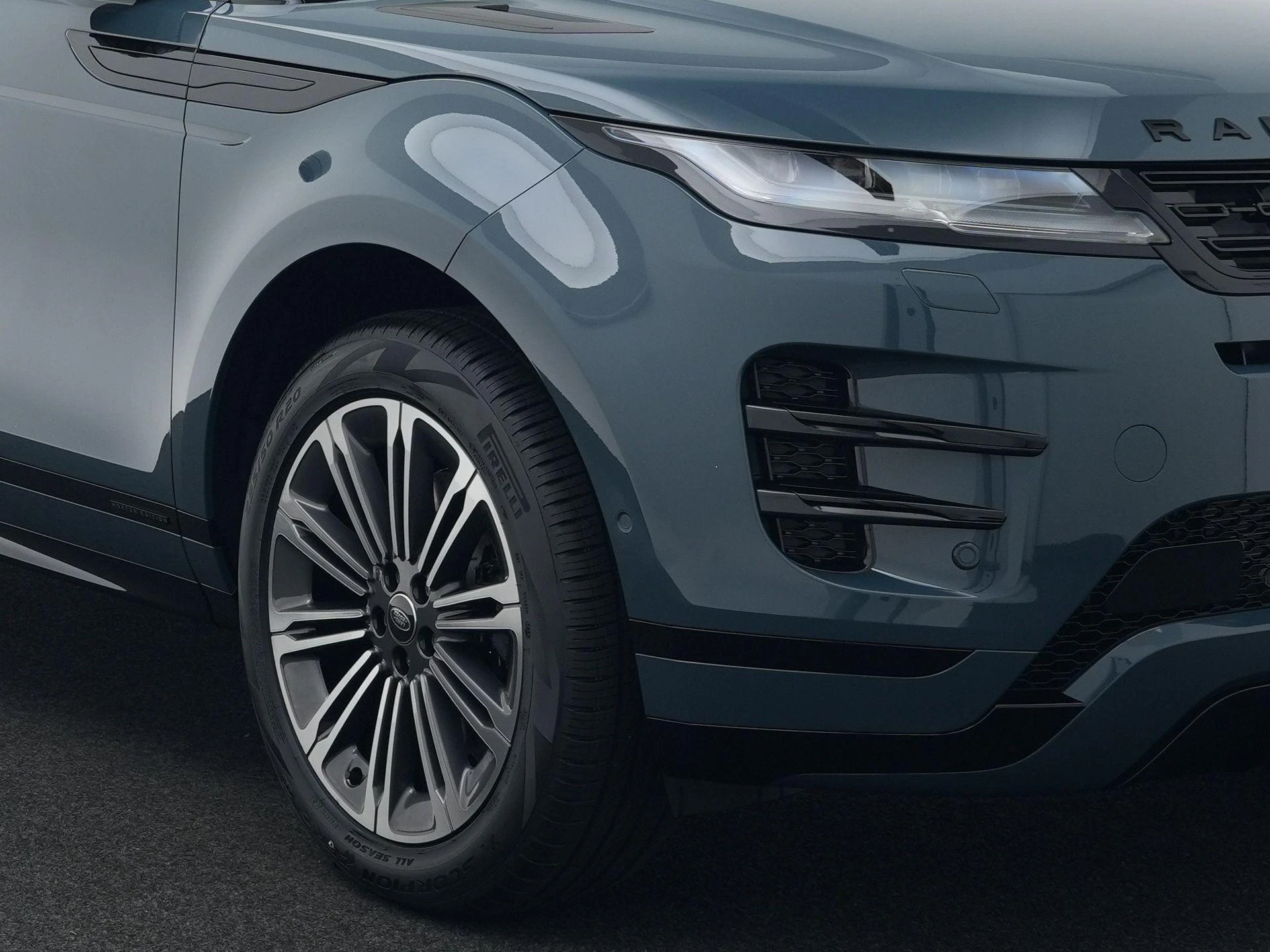 Land Rover-Range Rover Evoque-image-11
