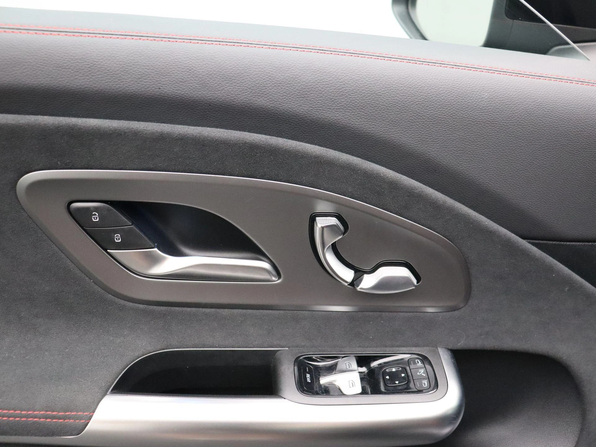Mercedes-Benz-CLA-image-7