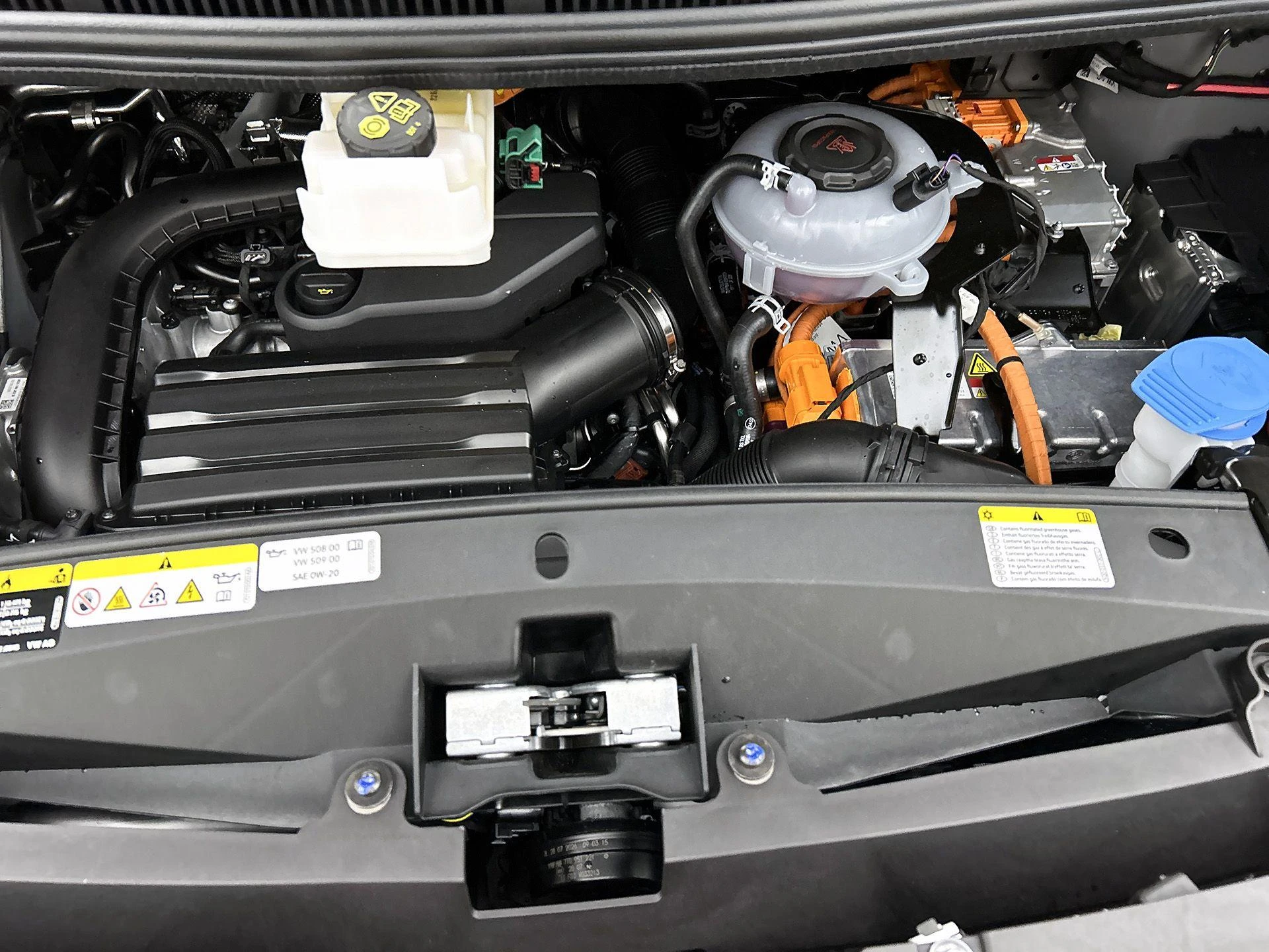 Volkswagen-Multivan-image-25