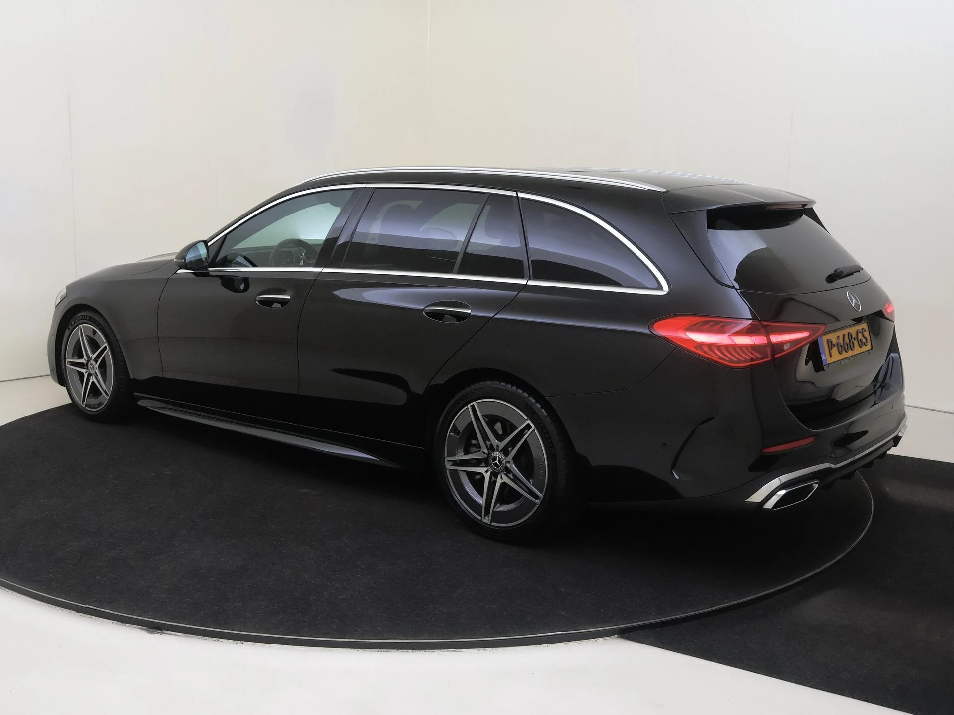 Mercedes-Benz-C-Klasse-image-5