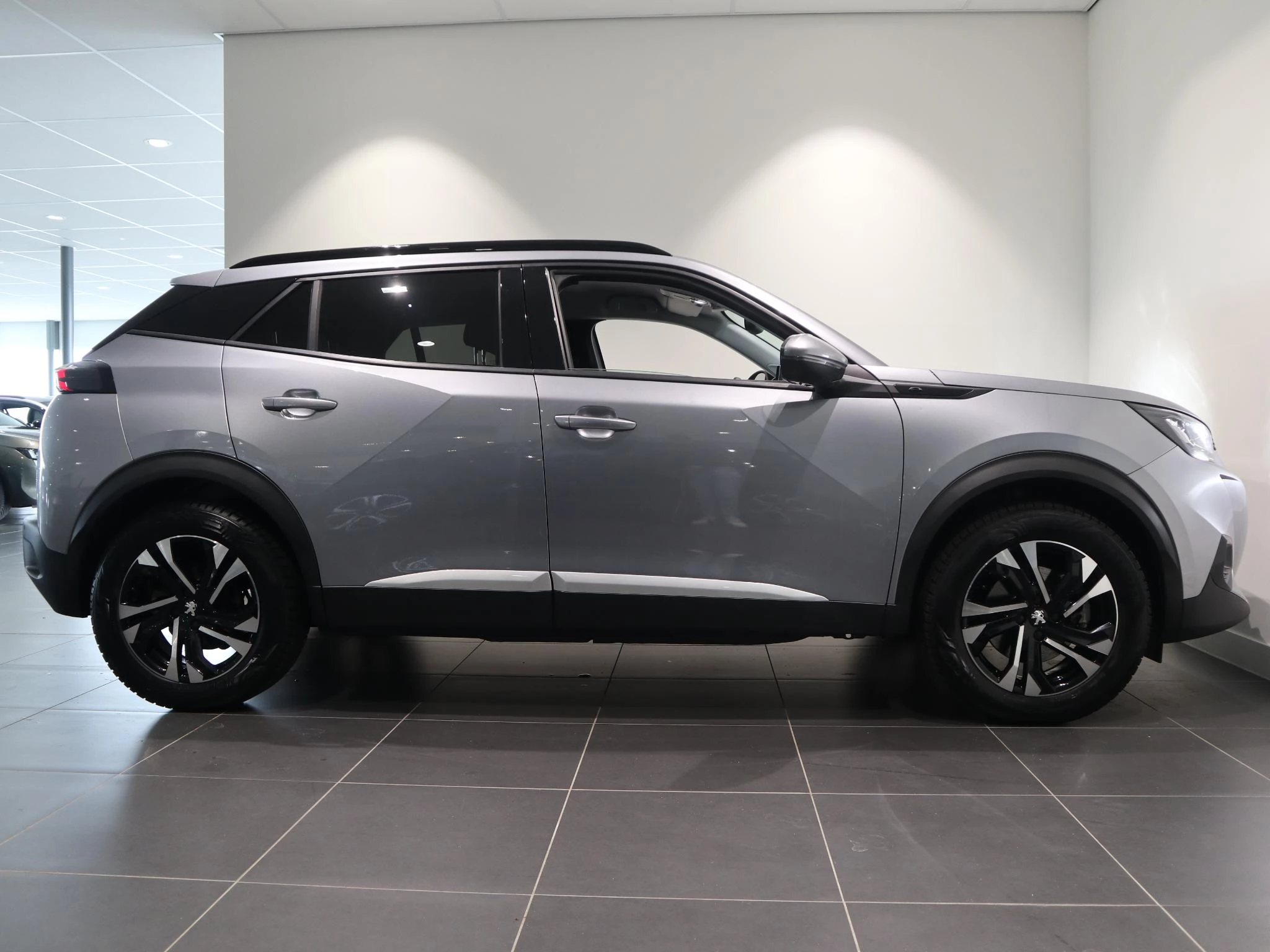 Peugeot-e-2008-image-5