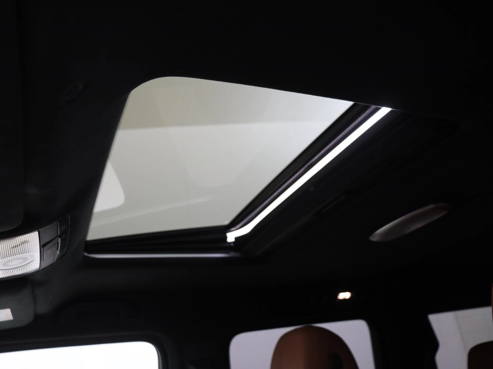 Mercedes-Benz-G-Klasse-image-28