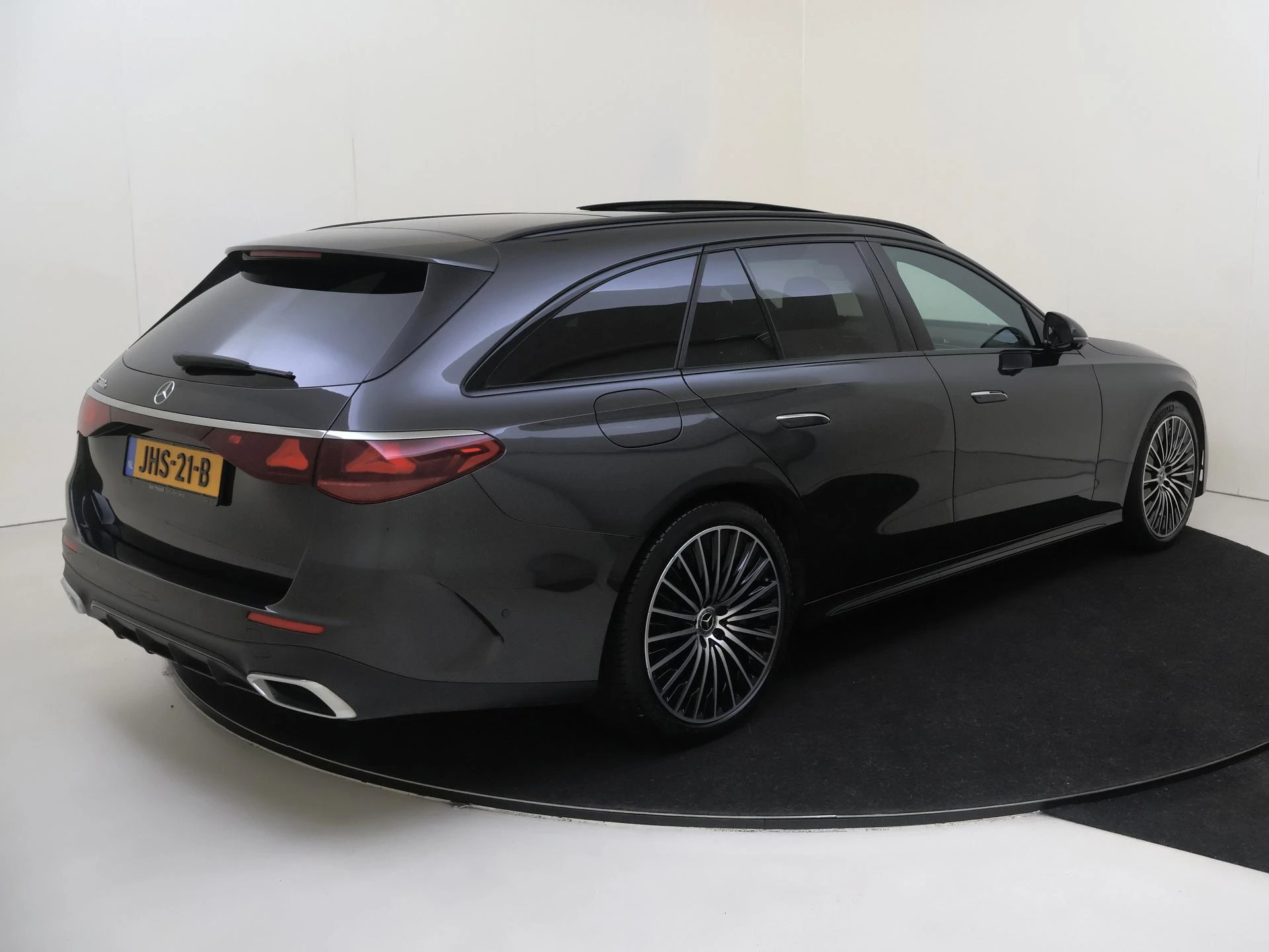 Mercedes-Benz-E-Klasse-image-3
