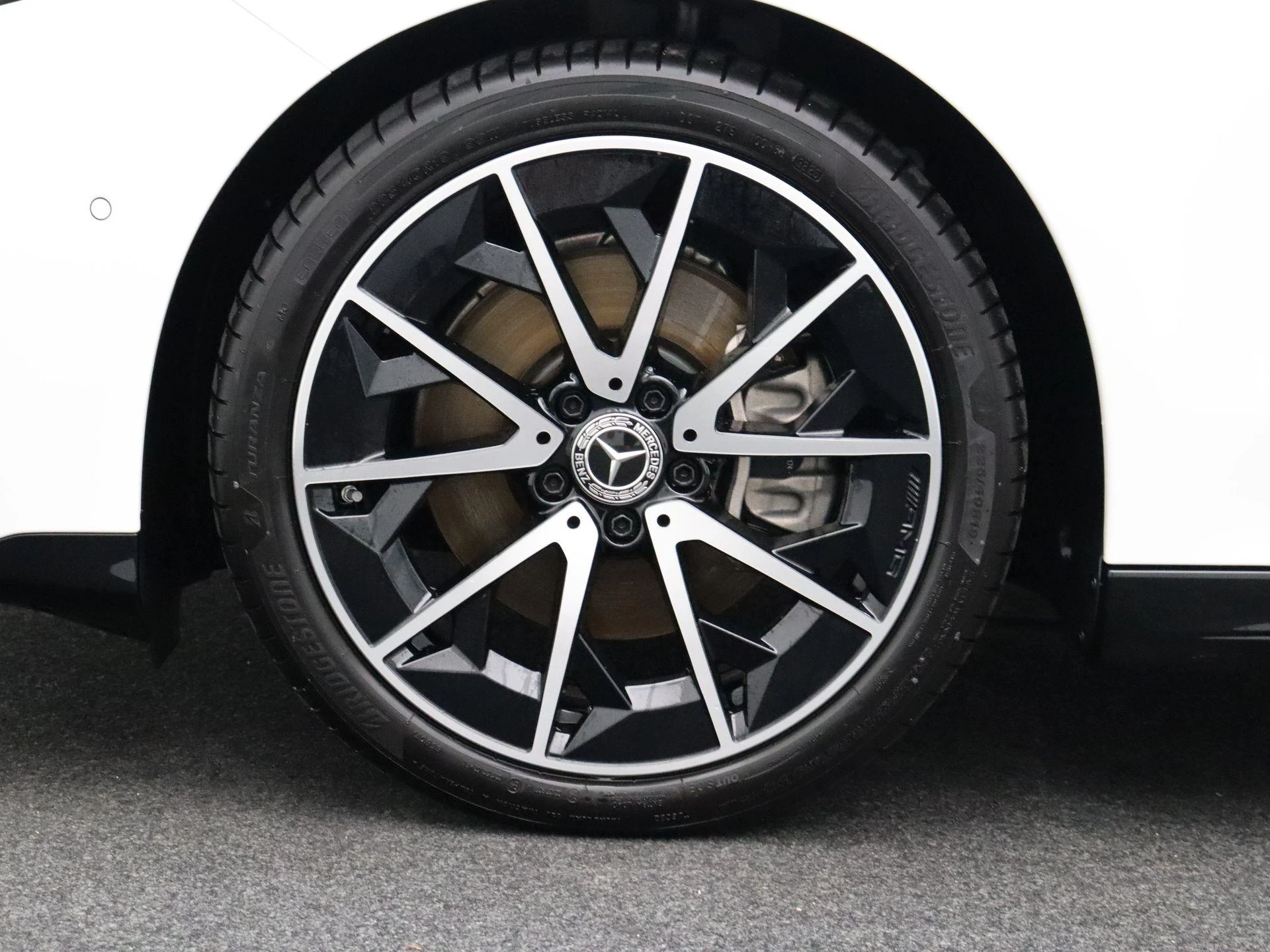 Mercedes-Benz-CLA-image-6