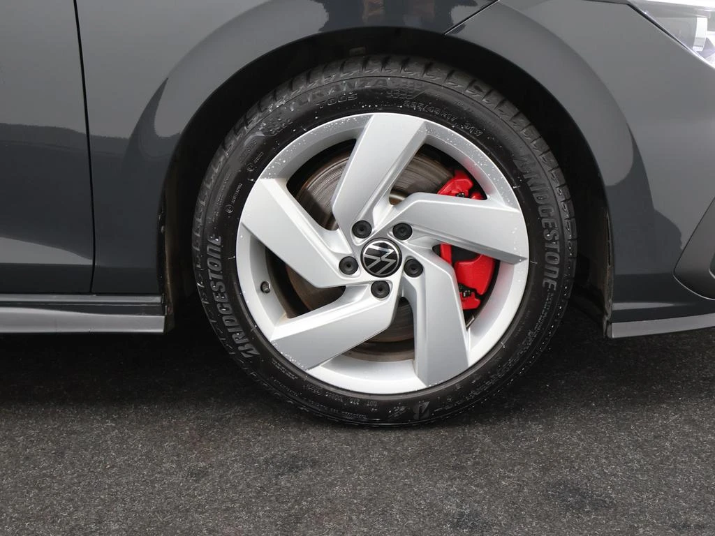 Volkswagen-Golf-image-11