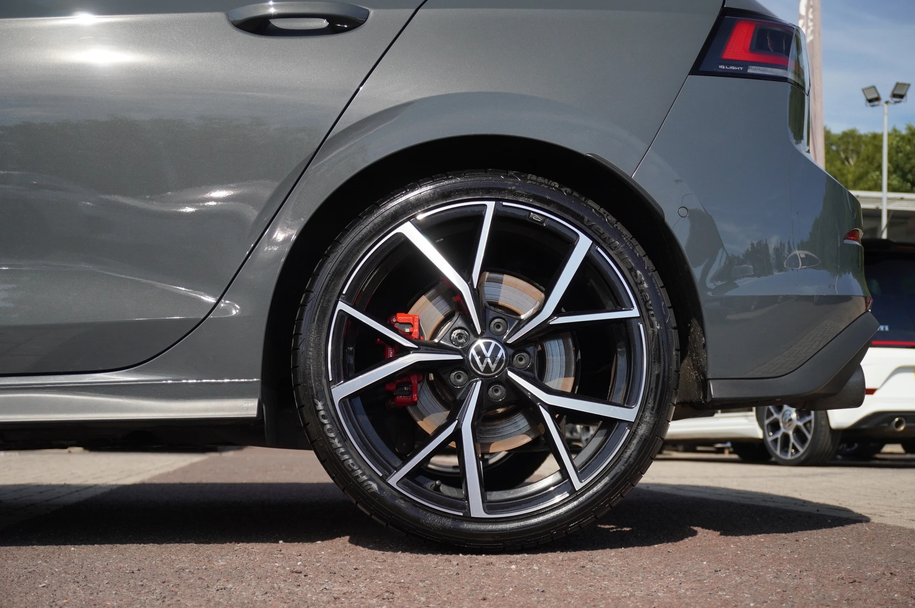 Volkswagen-Golf-image-18