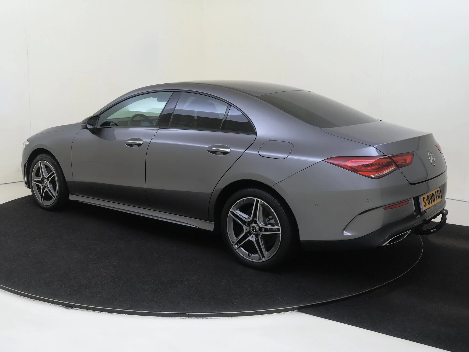 Mercedes-Benz-CLA-image-2