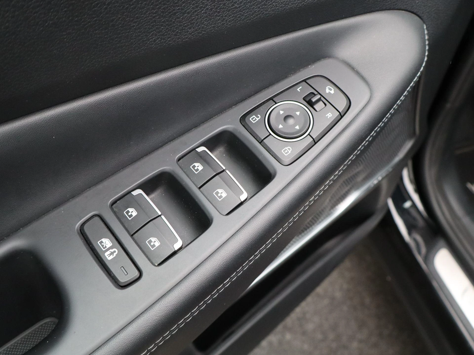 Hyundai-Santa Fe-image-28