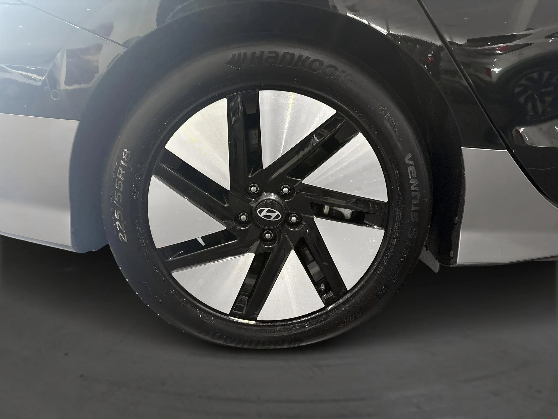 Hyundai-IONIQ 6-image-5