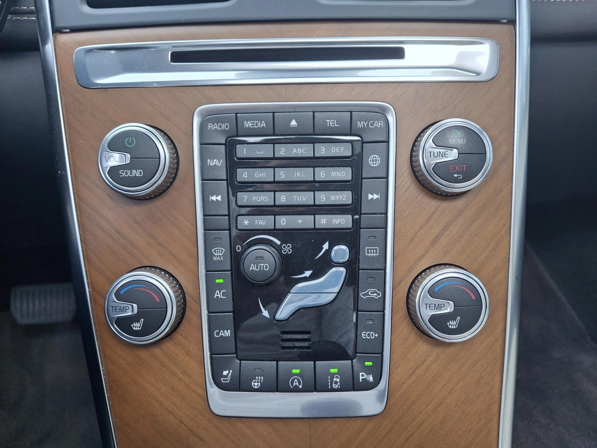 Volvo XC60 2.0 T5 FWD Ocean Race
