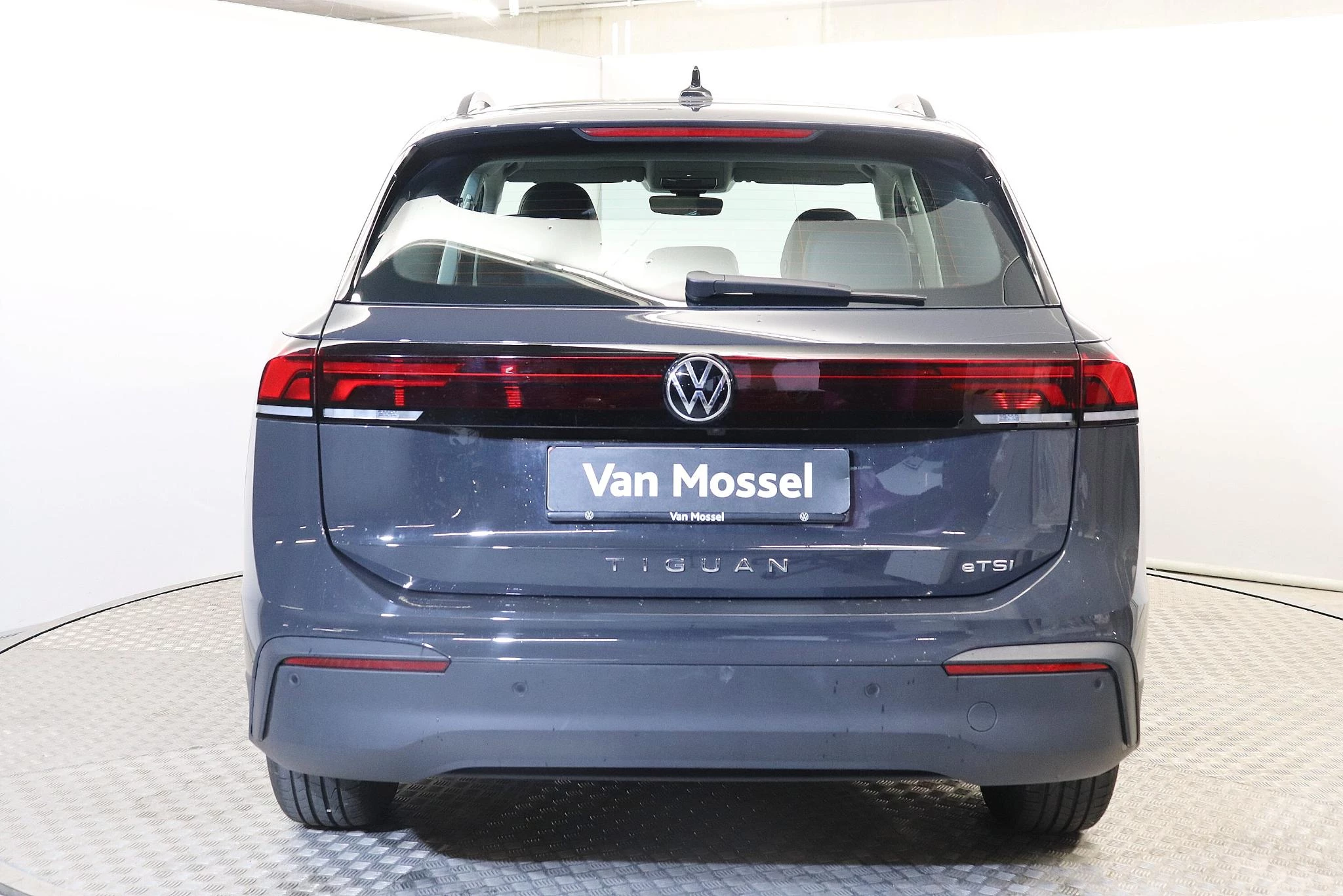 Volkswagen-Tiguan-image-4