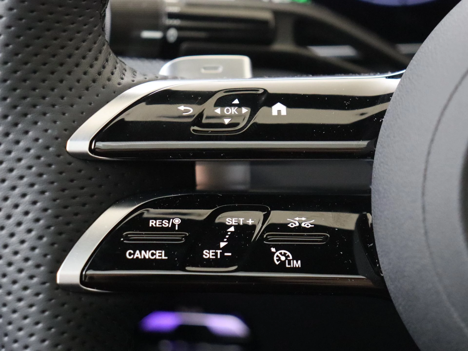Mercedes-Benz-GLC-image-12