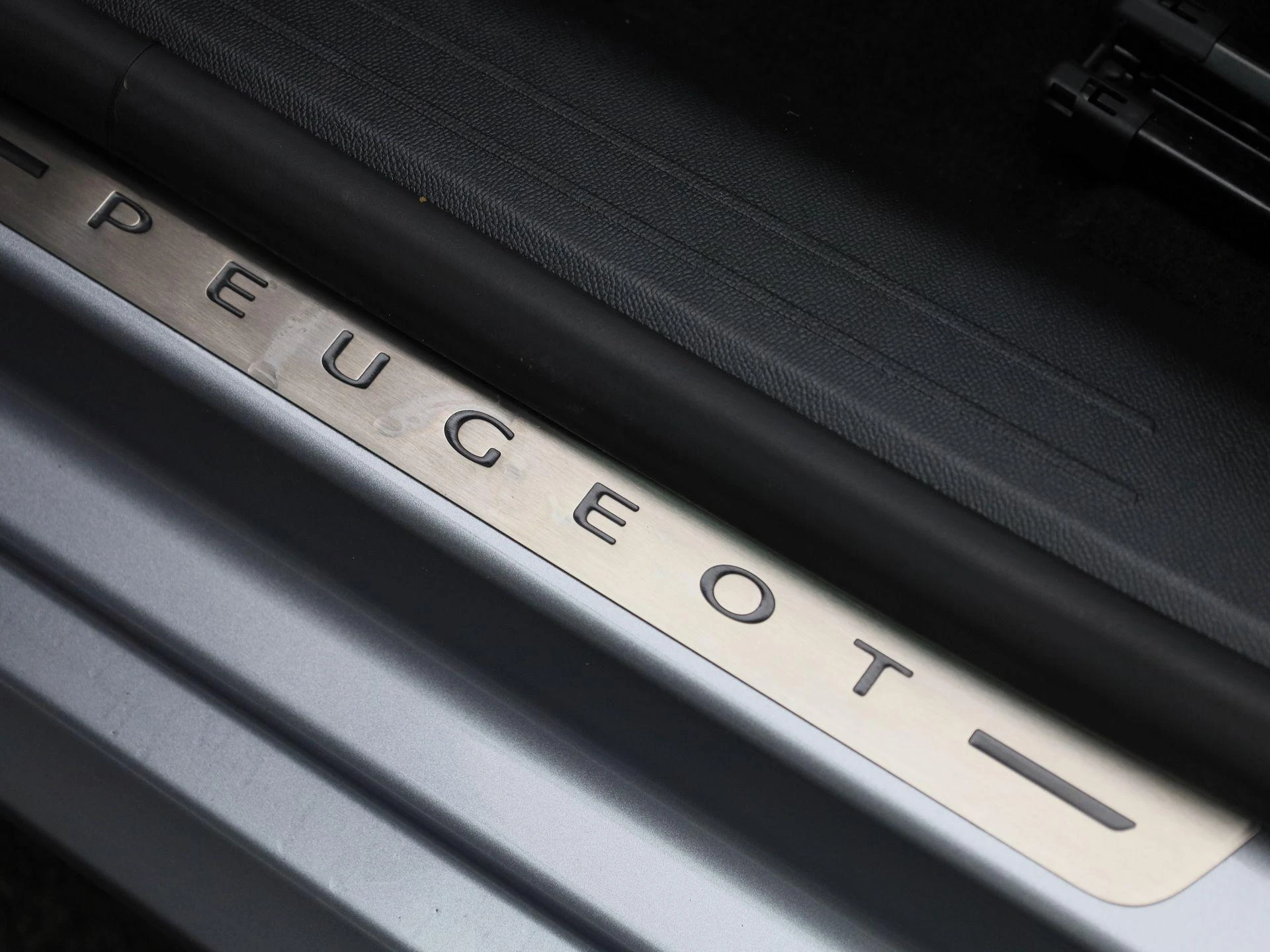 Peugeot e-208 - 33