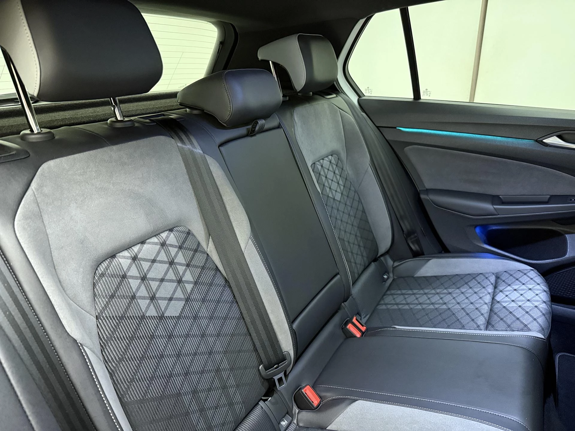 Volkswagen-Golf-image-9