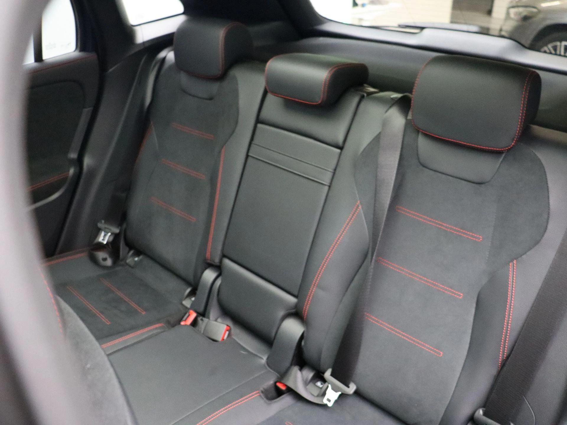 Mercedes-Benz-GLA-image-14