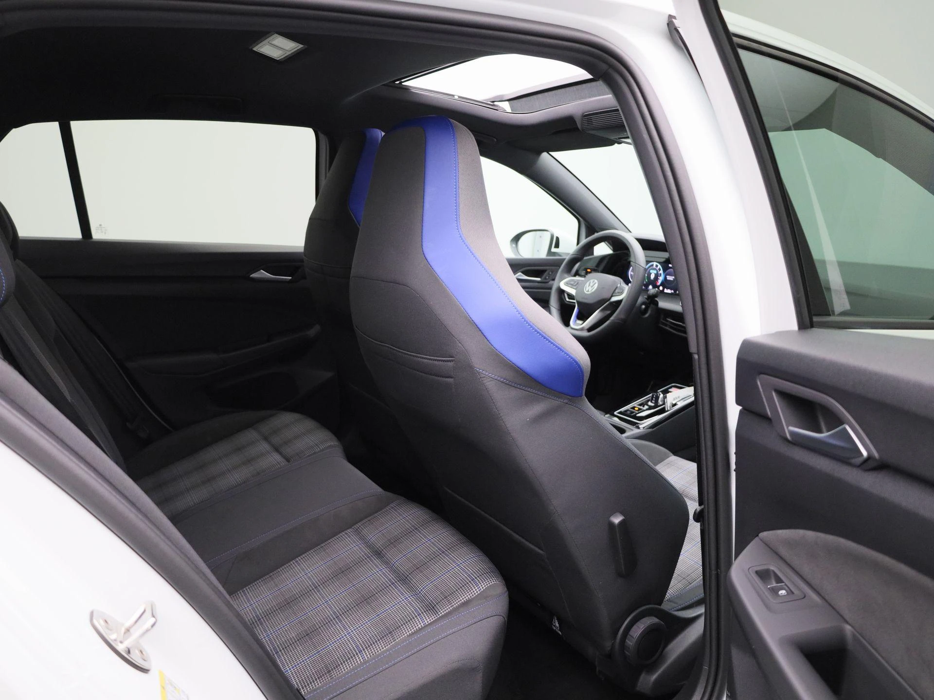Volkswagen-Golf-image-41