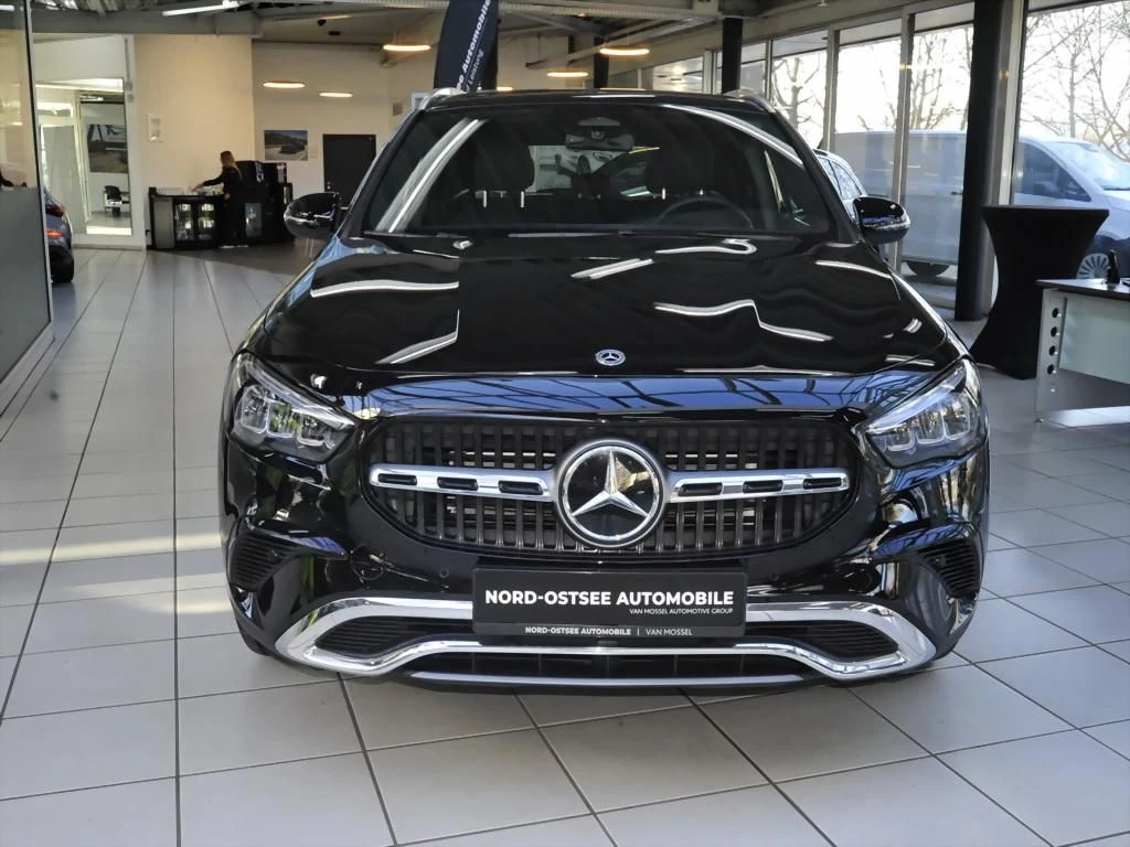 Mercedes-Benz-GLA 200 d-image-3