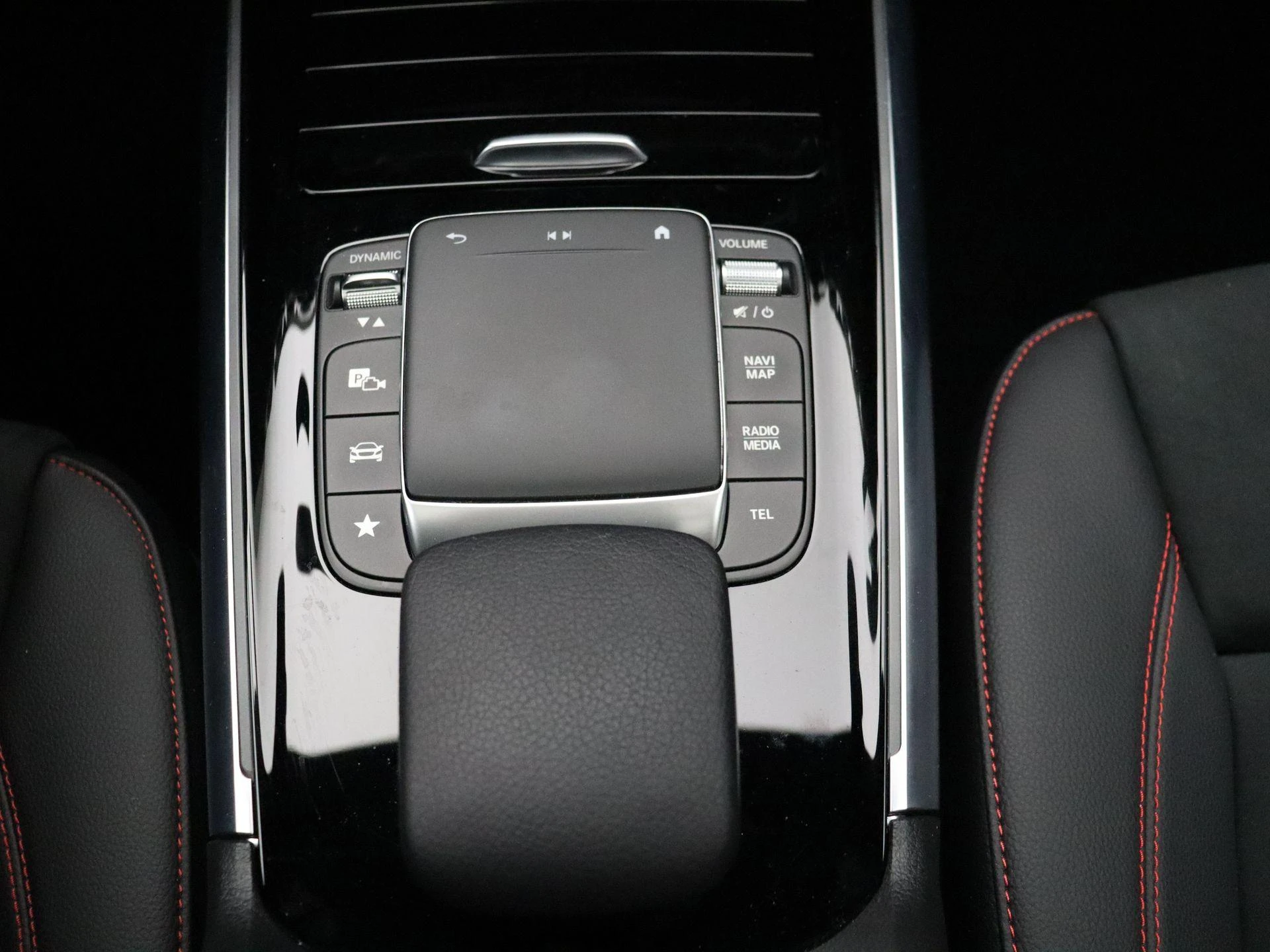 Mercedes-Benz-GLA-image-21