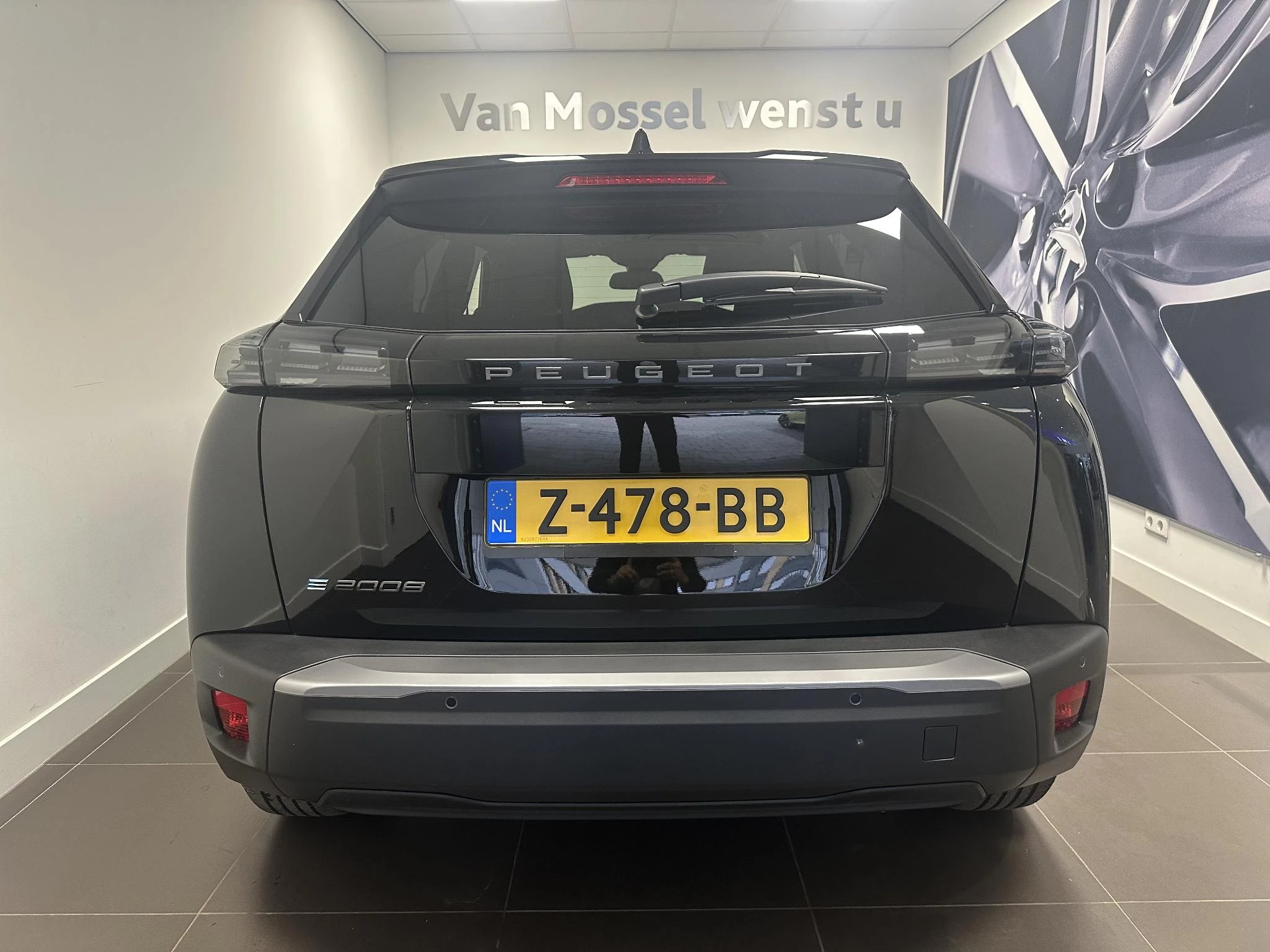 Peugeot-e-2008-image-4