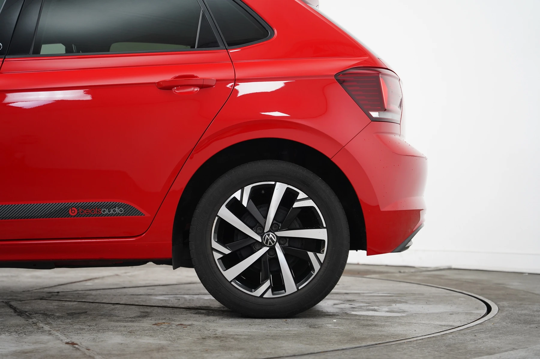 Volkswagen-Polo-image-32