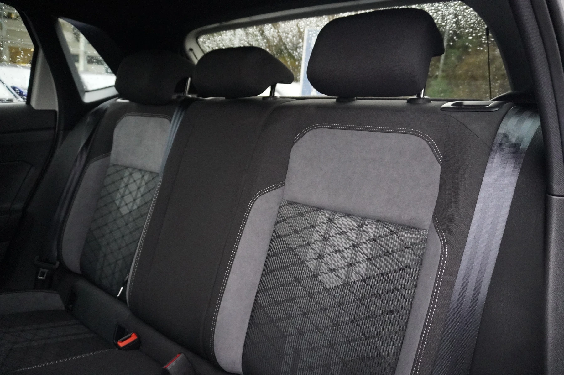 Volkswagen-Polo-image-9