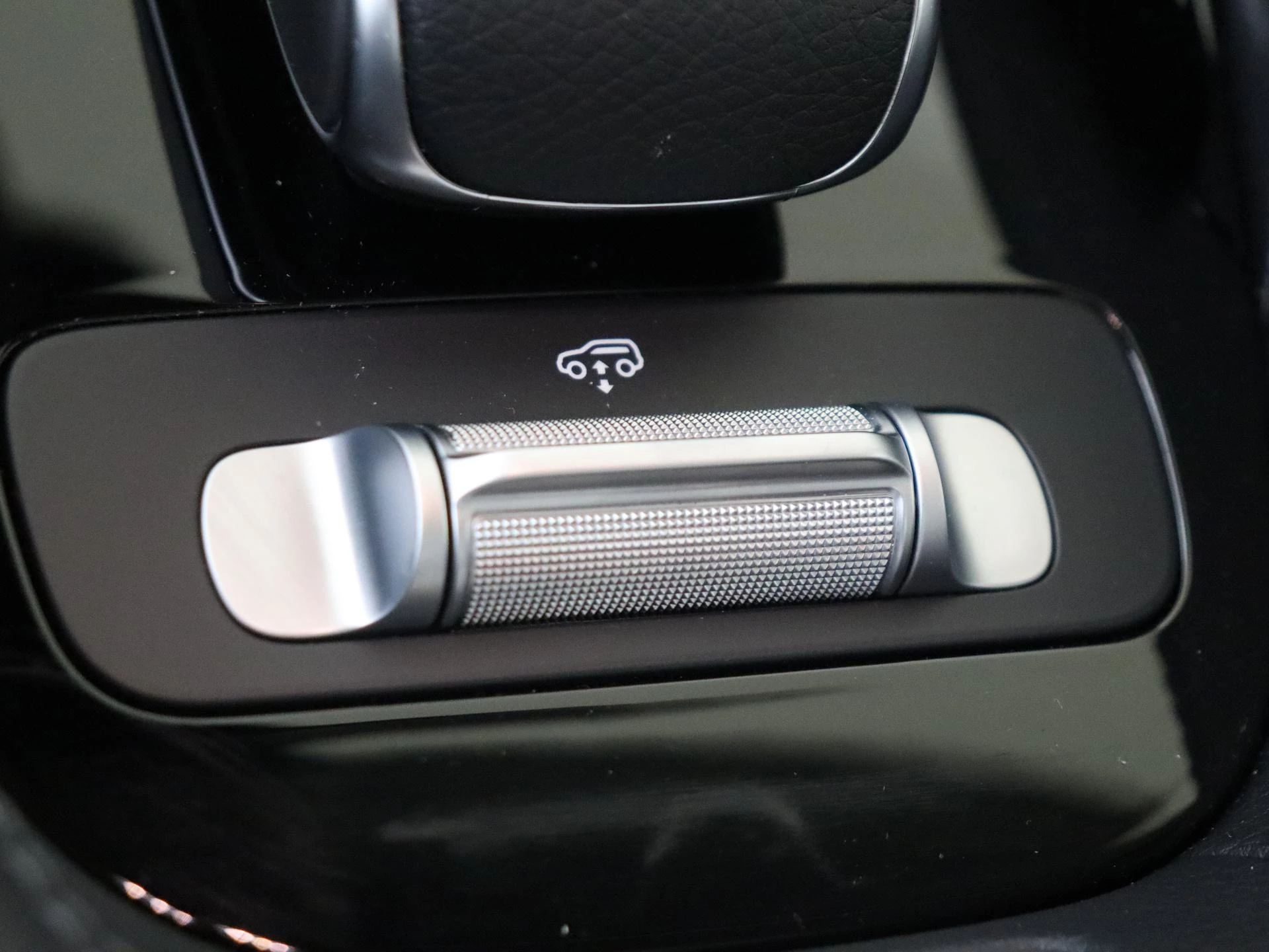 Mercedes-Benz-GLS-image-27