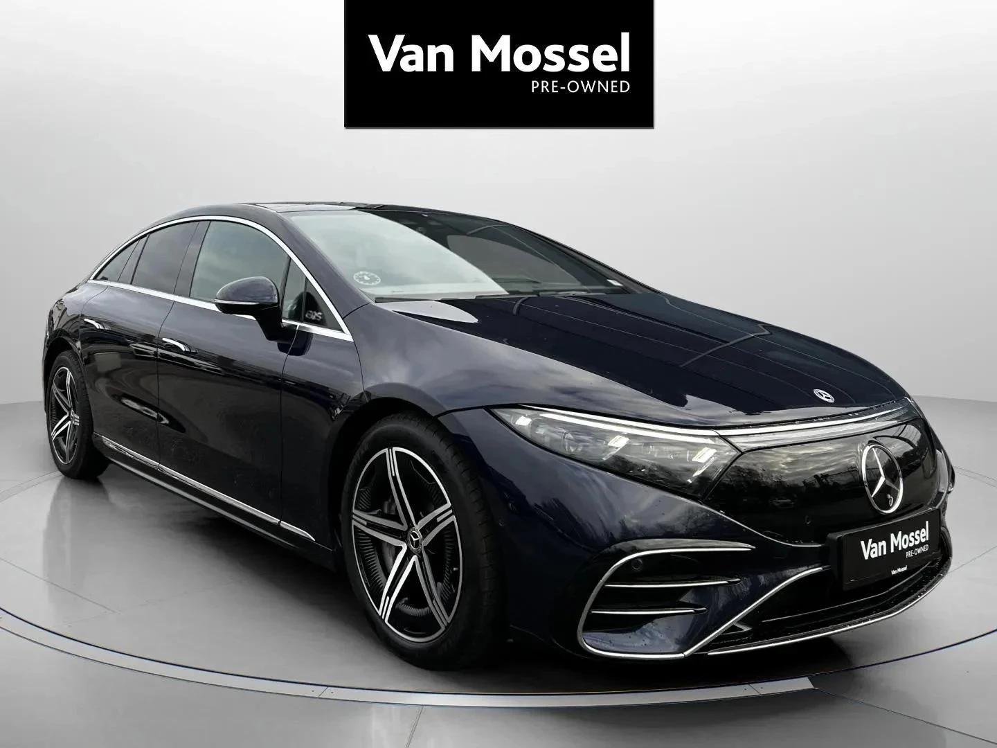 Mercedes-Benz-EQS-image-2