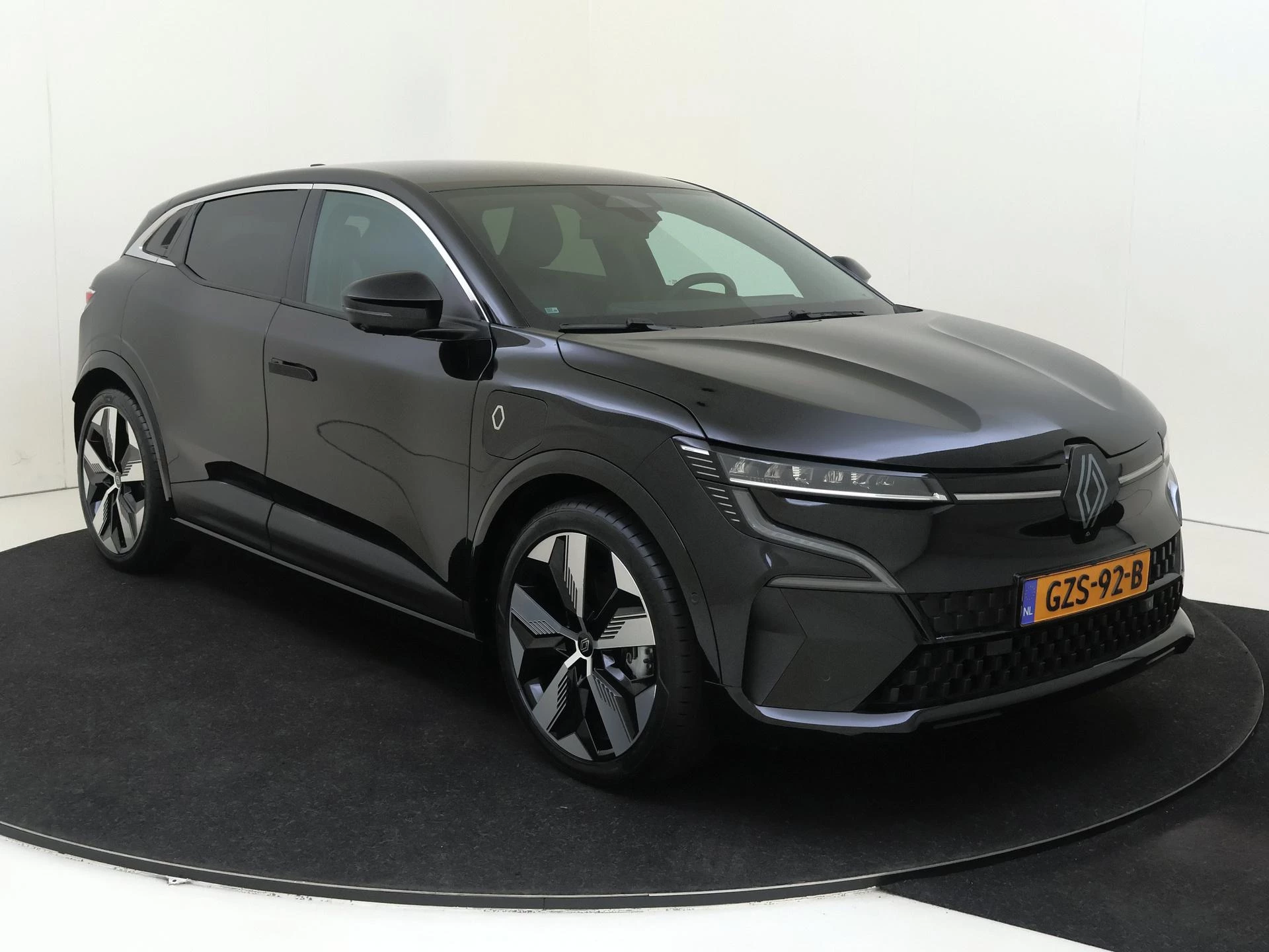 Renault-Megane E-Tech-image-1