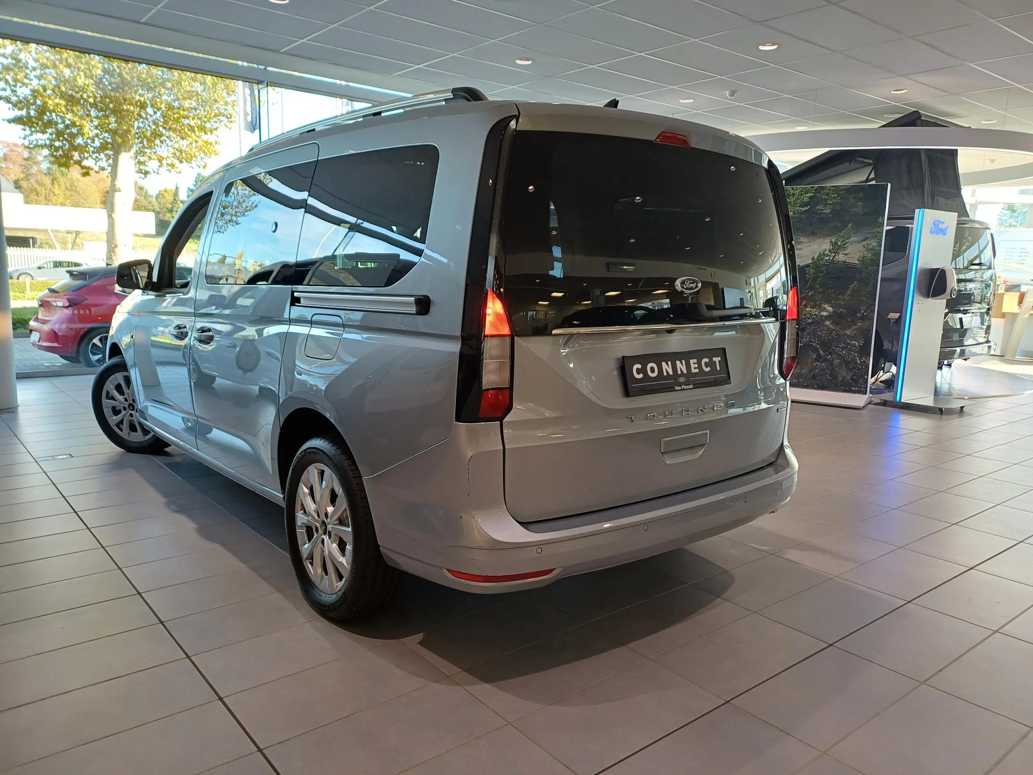 Ford-Tourneo Connect-image-1