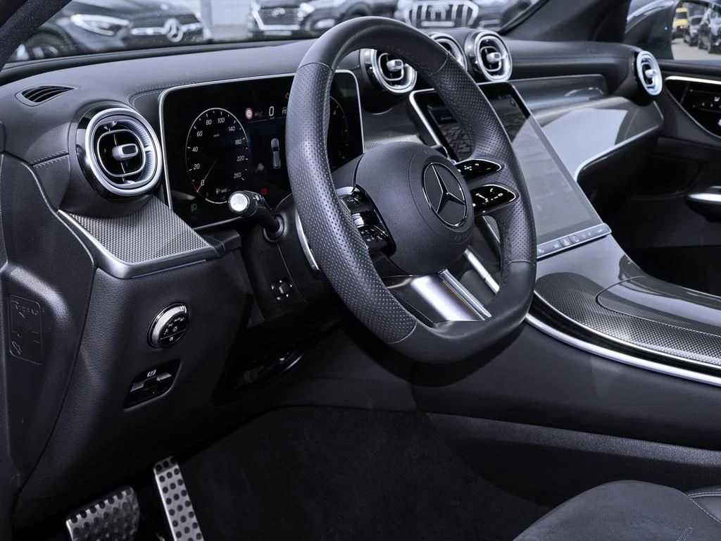 Mercedes-Benz-GLC 300 d-image-9