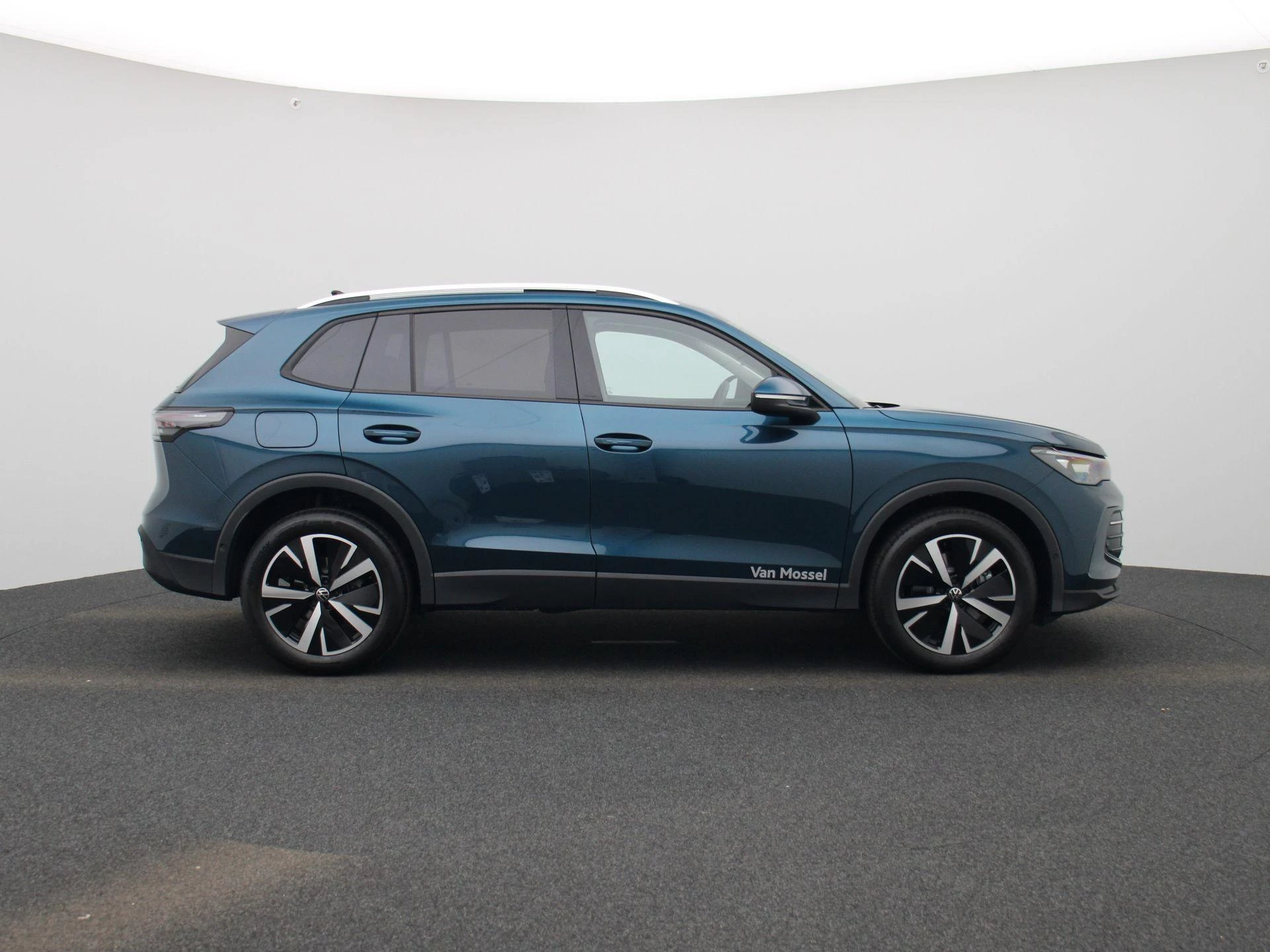 Volkswagen-Tiguan-image-5