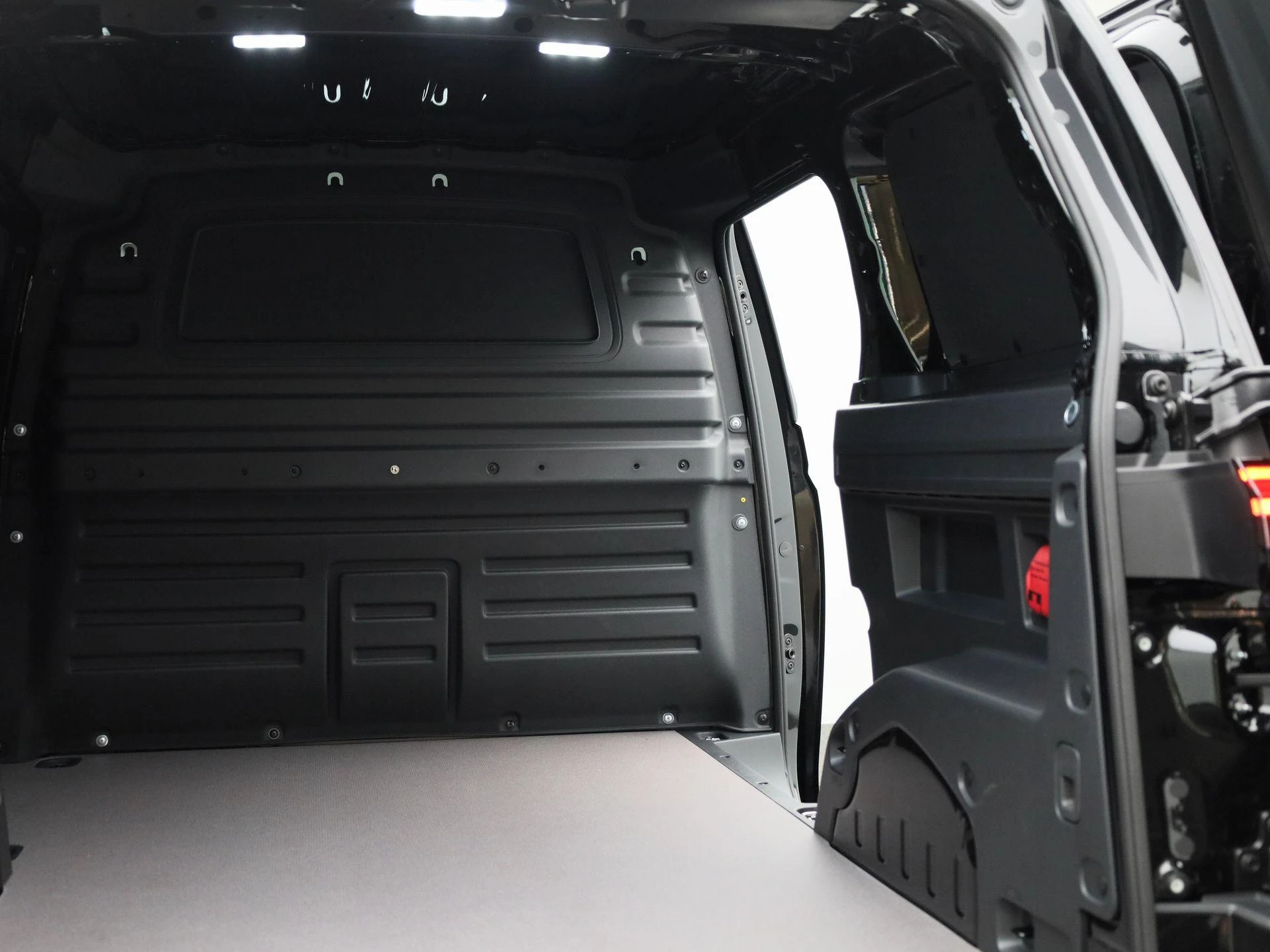 Volkswagen-ID. Buzz Cargo-image-13