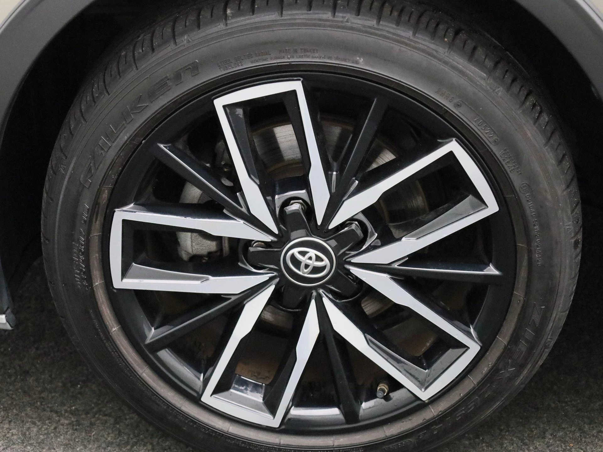 Toyota-Corolla Touring Sports-image-13