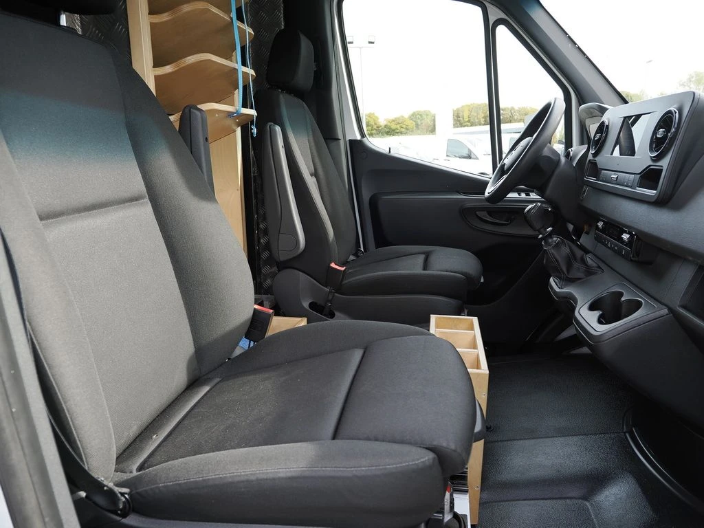 Mercedes-Benz-Sprinter 317 CDI-image-11